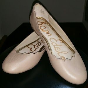 Scalloped ballet flats